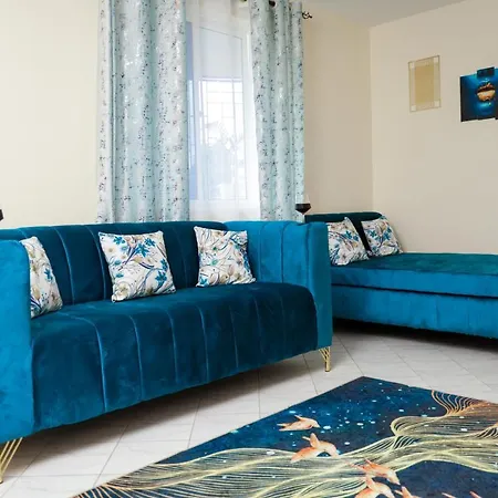 Royal Haven: Beachside Apartment with Netflix and Wi-Fi Mombasa Exterior photo