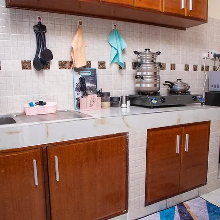 Royal Haven: Beachside Apartment with Netflix and Wi-Fi Mombasa Exterior photo