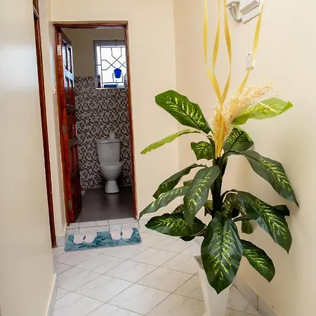 Royal Haven: Beachside Apartment with Netflix and Wi-Fi Mombasa Exterior photo