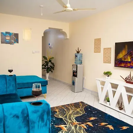 Royal Haven: Beachside Apartment with Netflix and Wi-Fi Mombasa Exterior photo