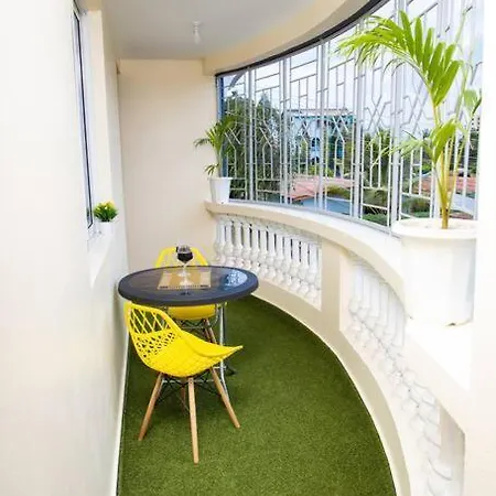 Royal Haven: Beachside Apartment with Netflix and Wi-Fi Mombasa Exterior photo