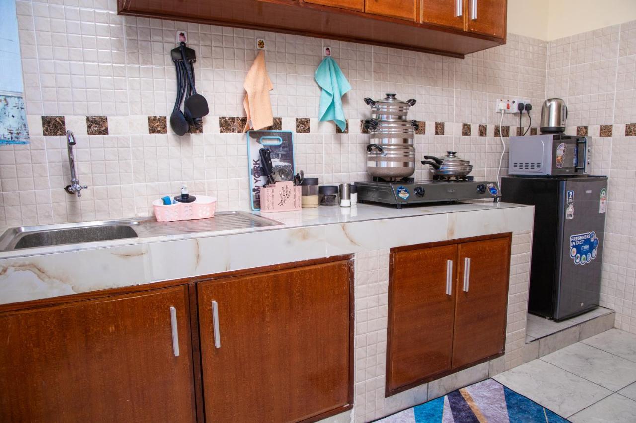 Royal Haven A3 Spacious 1br 10min Drive To Hosts Upto 4 Guests Wifi - Netflix, 10min Drive To Mombassa