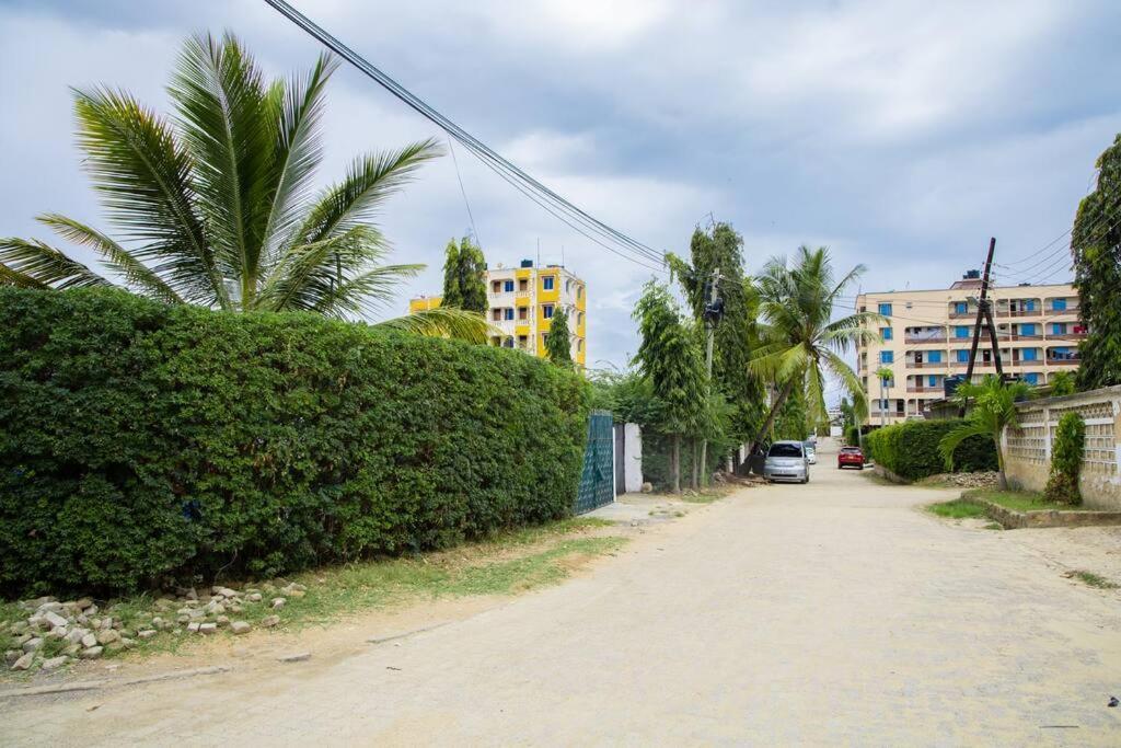 Royal Haven A3 Spacious 1br 10min Drive To Hosts Upto 4 Guests Wifi - Netflix, 10min Drive To Mombassa