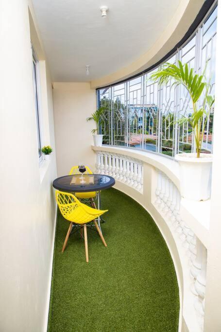 Royal Haven A3 Spacious 1br 10min Drive To Hosts Upto 4 Guests Wifi - Netflix, 10min Drive To Mombassa